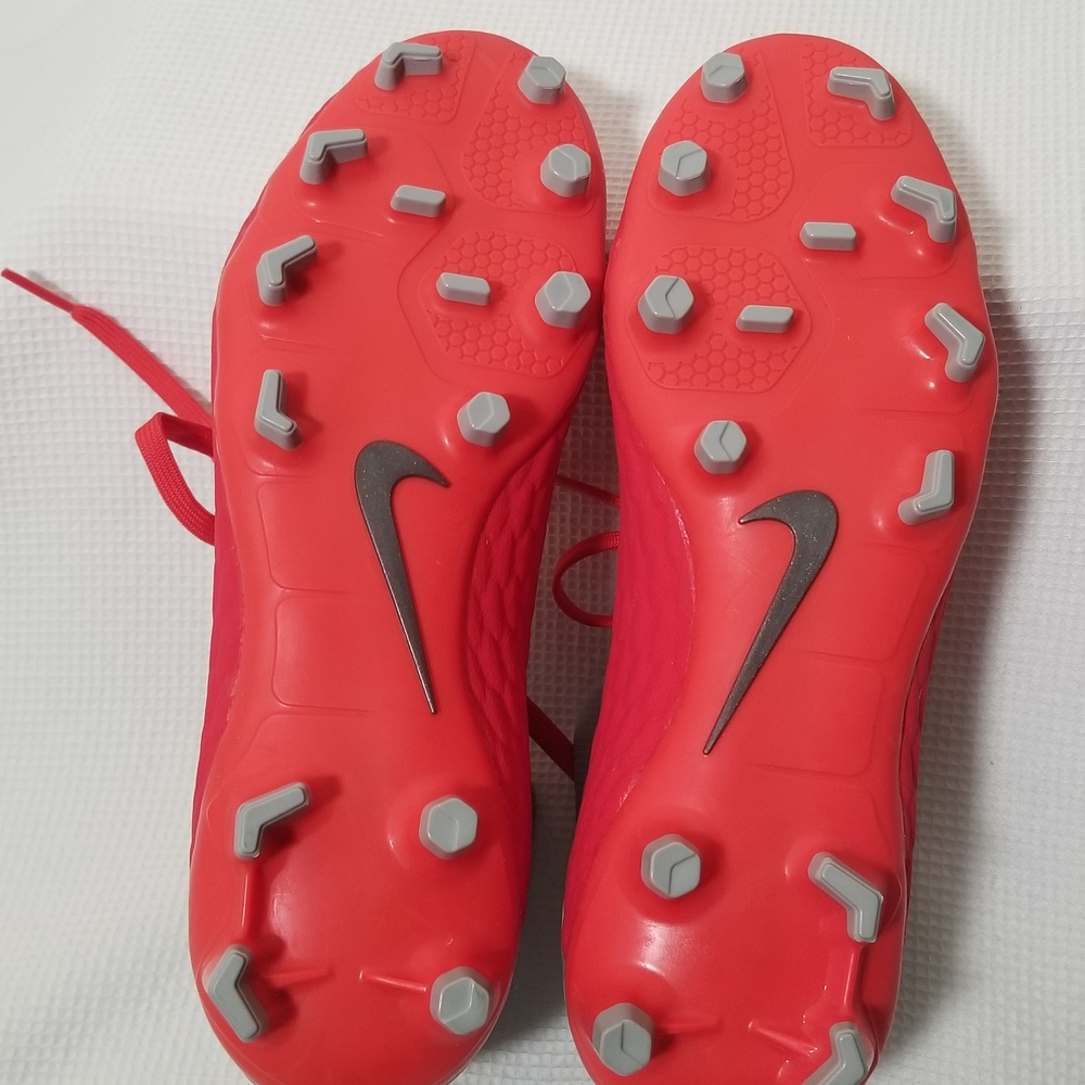 Nike Red Soccer Cleats - Picture 4 of 5